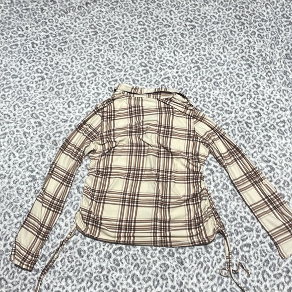 Long sleeve button up worn once no stains or tears - Picture 2 of 2